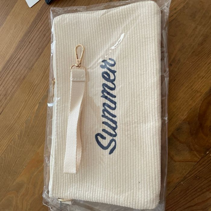 Sacoche ou trousse de toilette - photo numéro 2