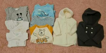 Lot de 8 pièces (pyjamas / pulls / bodies) - naissance