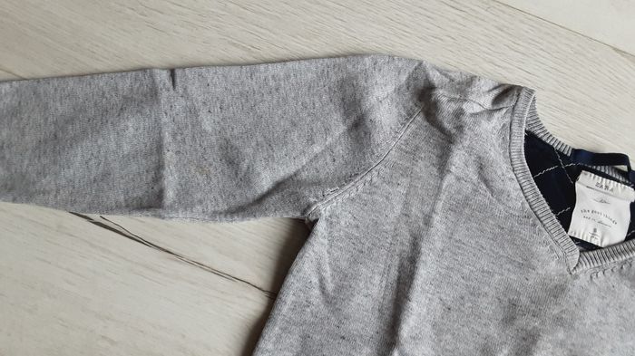 Vêtement garçon pull gris col V Zara 6 ans - photo numéro 2