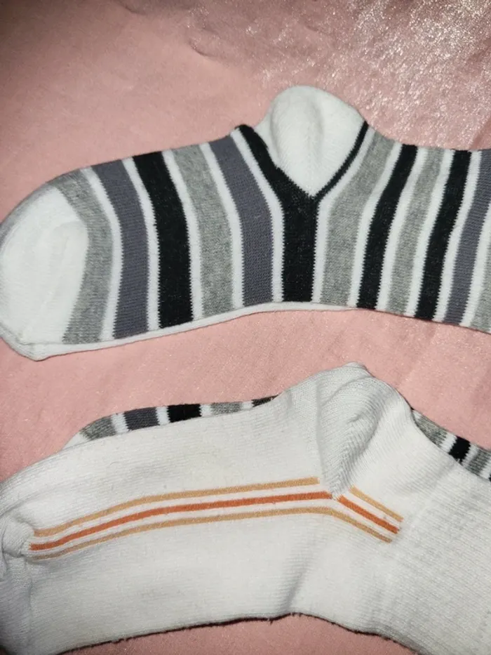 lot chaussette MONOPRIX KIDS T23/26 UNE PAIRE ET L autre pas de marque - photo numéro 3