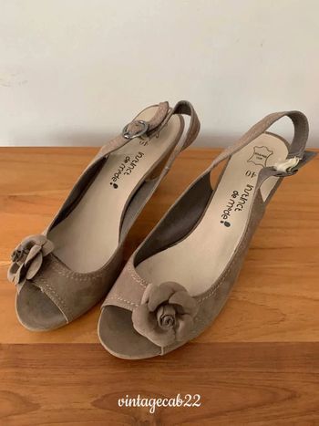 Escarpins 👠 à brides  Taille 40 très bon état