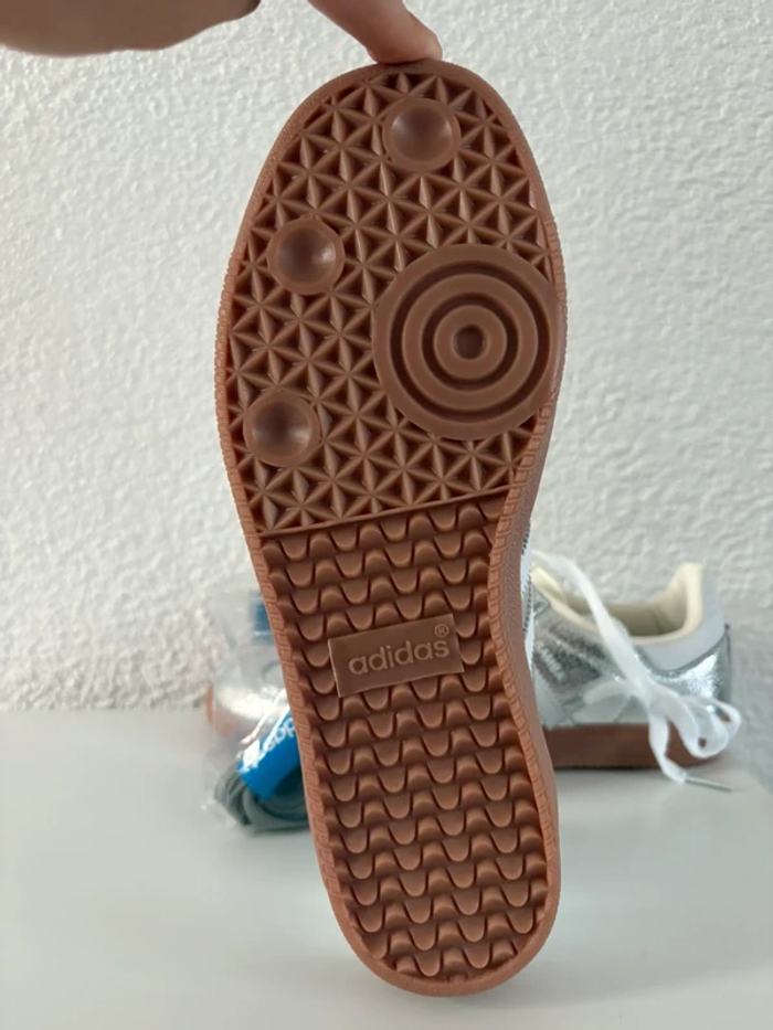 Baskets Adidas Samba Argentée  taille 41 - photo numéro 5