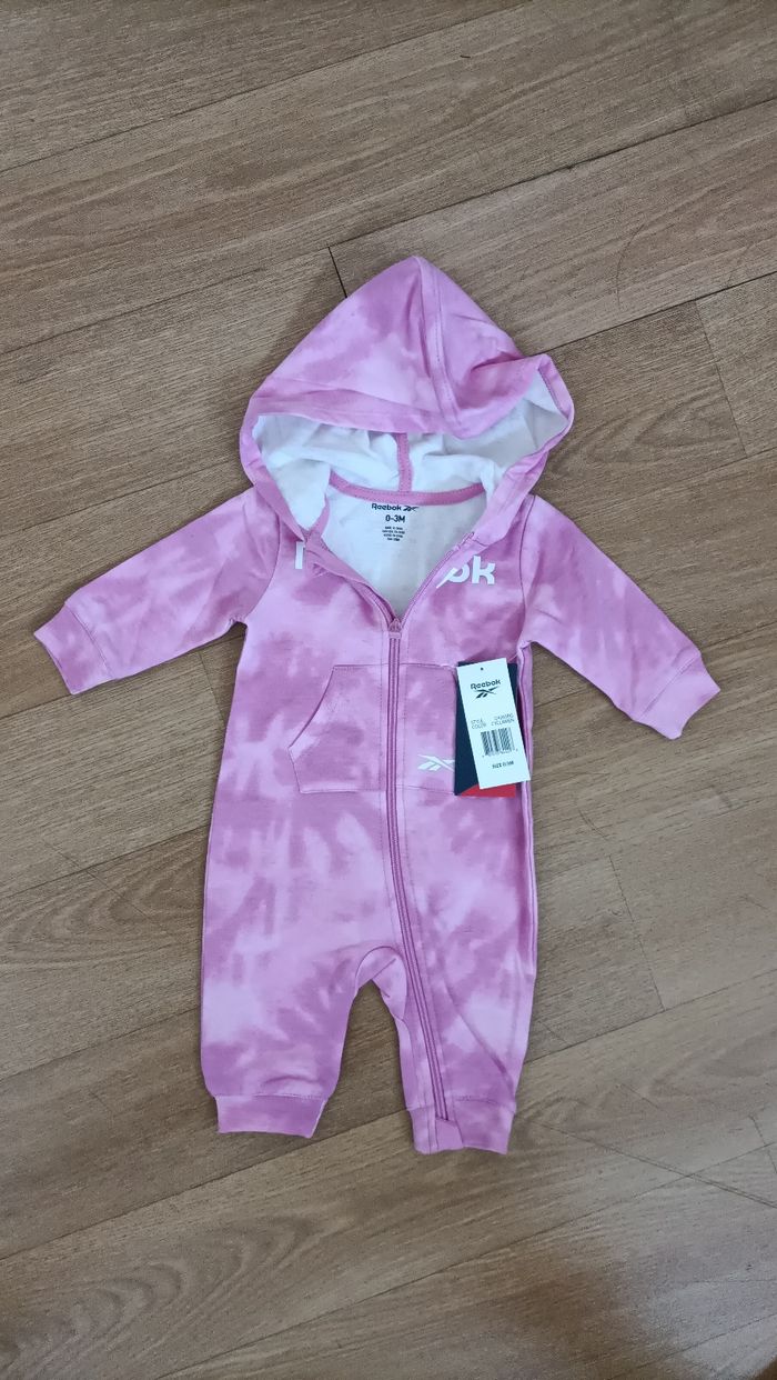 Grenouillère pyjama bébé fille Reebok neuve - photo numéro 3