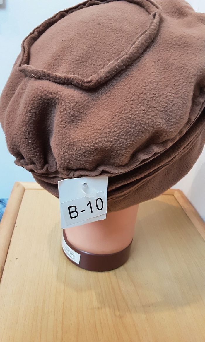 Bonnet  / chapeau  avec une fleur sur le côté agréable à porter pour femme Taille unique - photo numéro 6