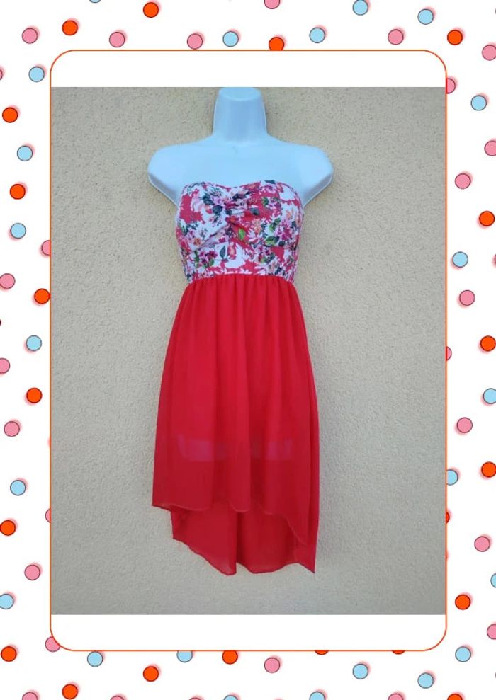 Robe rouge fleuris