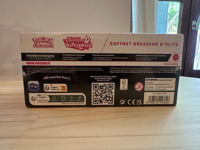 ETB Flamme Blanche EV10.5 FR Neuf Scellé Pokémon - photo numéro 3