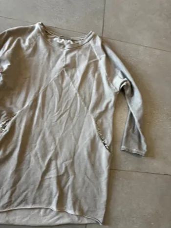 Robe en bon état avec poches, 64cm aisselle à aisselle 80cm de longueur, taille XL