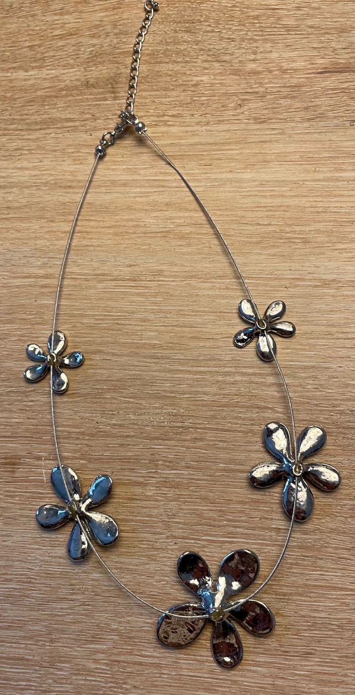 Collier fleurs vertes - photo numéro 5