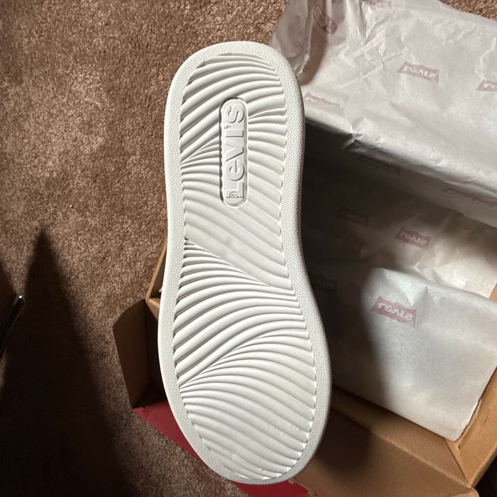 Superbes baskets Levi’s  neuves avec étiquette pointure 39 - photo numéro 6