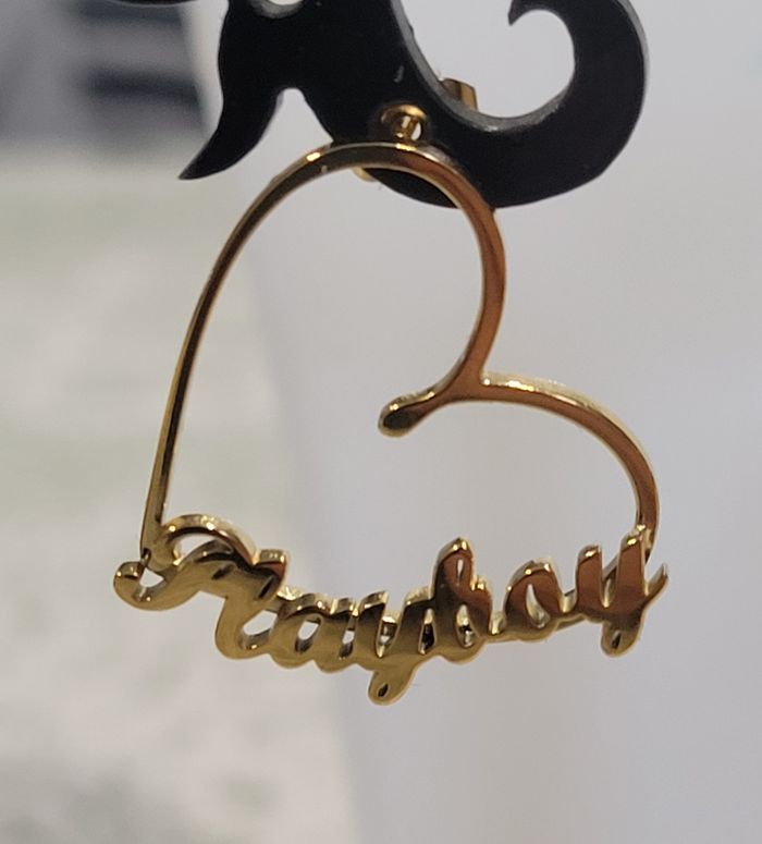 BOUCLES D'OREILLES COEURS INSCRIPTION PLAYBOY DORE ! NEUF ! - photo numéro 3