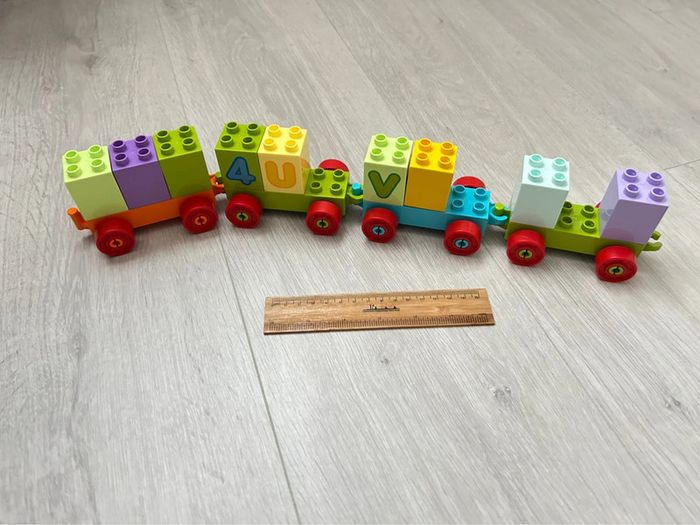 Petit train avec cubes à empiler - photo numéro 2