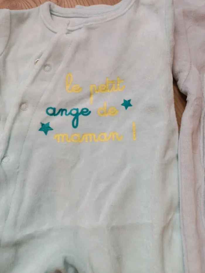 2 pyjamas 1 mois - photo numéro 2