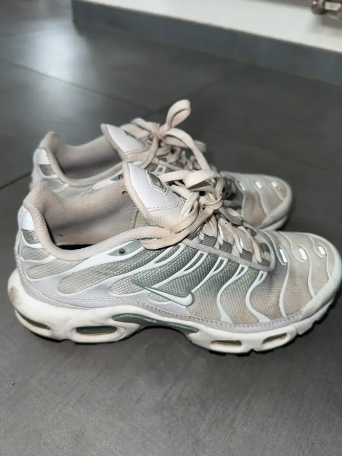Nike air TN femme taille 36,5 bonne etat - photo numéro 2
