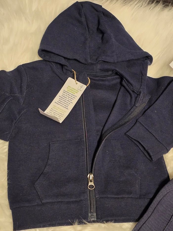 Neufs!!!!💙😍🤩  superbe ensemble   sweat zippé, teeshirt mc. Pantalon 12 mois garçon 💙 🤩😍 - photo numéro 3