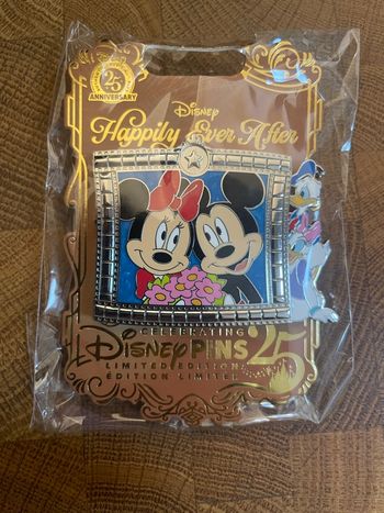 Pin’s coulissant Mickey Mouse et ses amis Happily Ever After