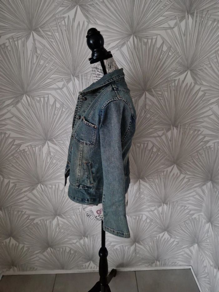 Jolie veste en jean taille 38 - photo numéro 3