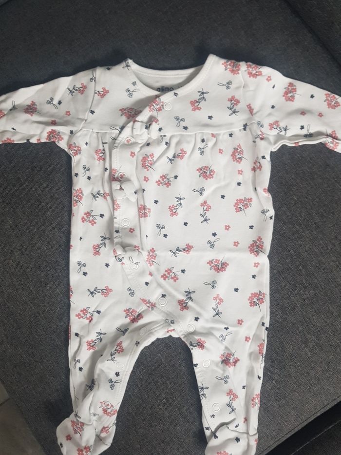 Lot de 4 pyjamas en 3 mois