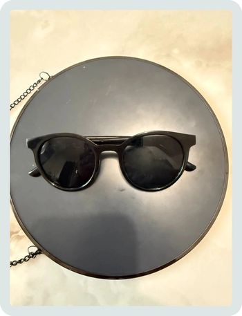 Lunette de soleil ronde noire