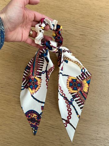 Chouchou foulchie satin motifs