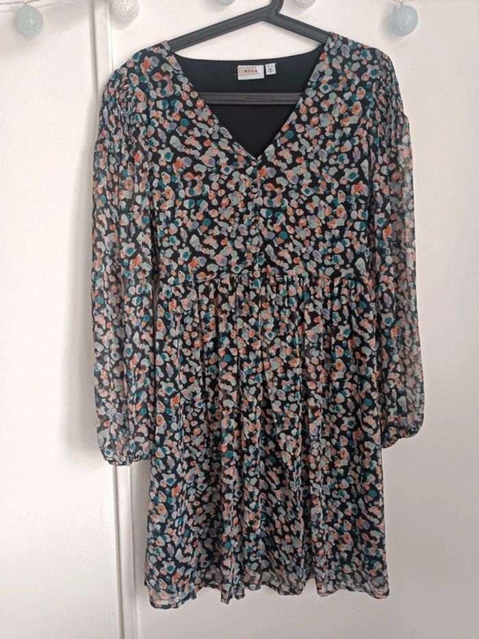 Robe d'été noire à motifs et à boutons Taille 38 Vila En très bon état, comme neuf - photo numéro 2