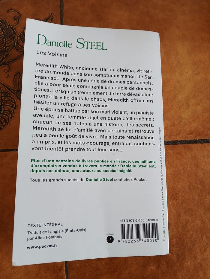 Livre "les voisins" de Danielle Steel - photo numéro 2