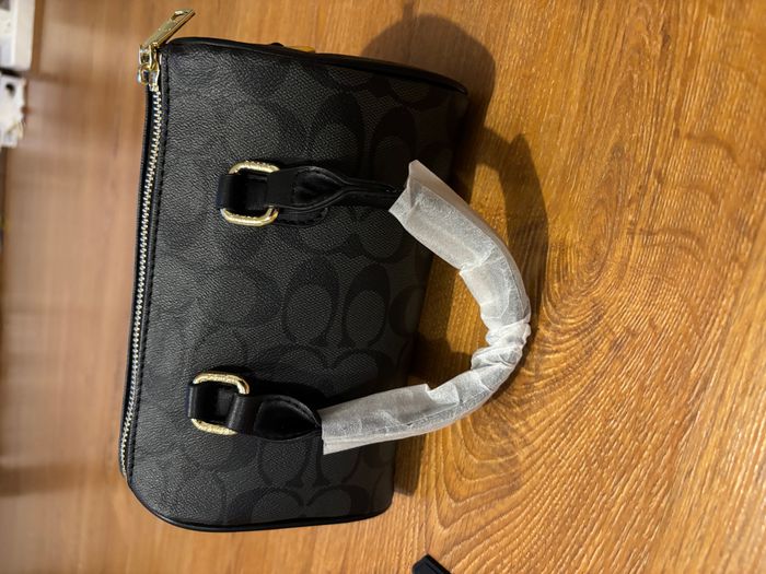 Sac Coach, neuf avec étiquette, parfait pour la saint valentin - photo numéro 3