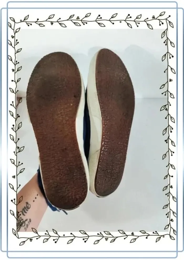 Chaussures Superga bleu, taille 42, bon état mais quelques traces - photo numéro 2