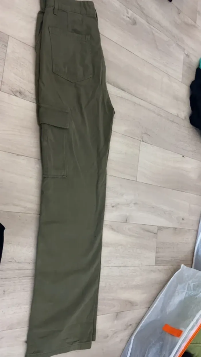Cargo stradivarius kaki taille 40 neuf - photo numéro 3