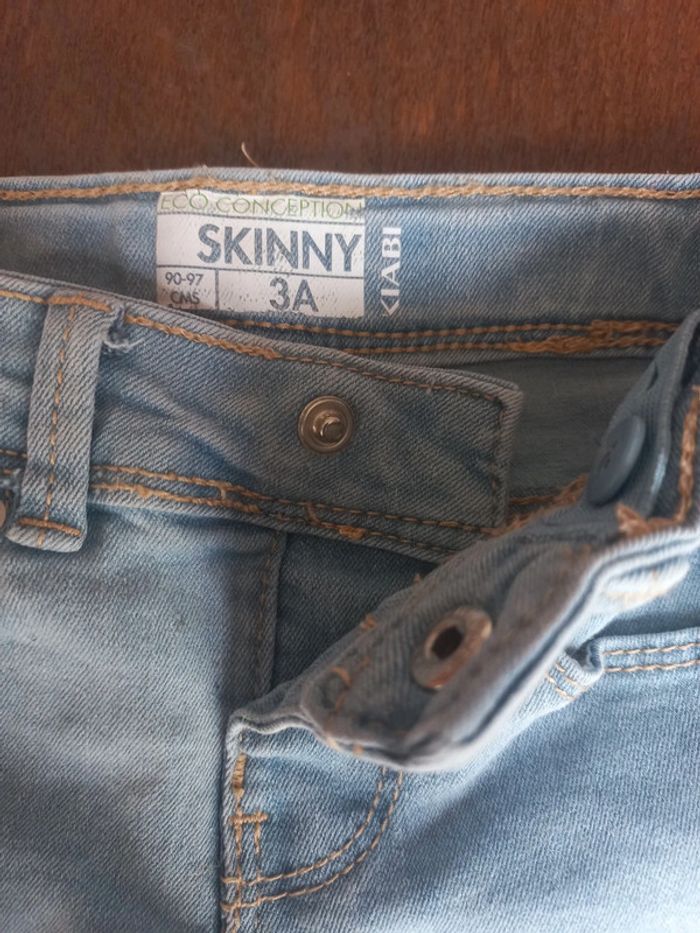 Jeans skinny bleu clair kiabi 3ans - photo numéro 3