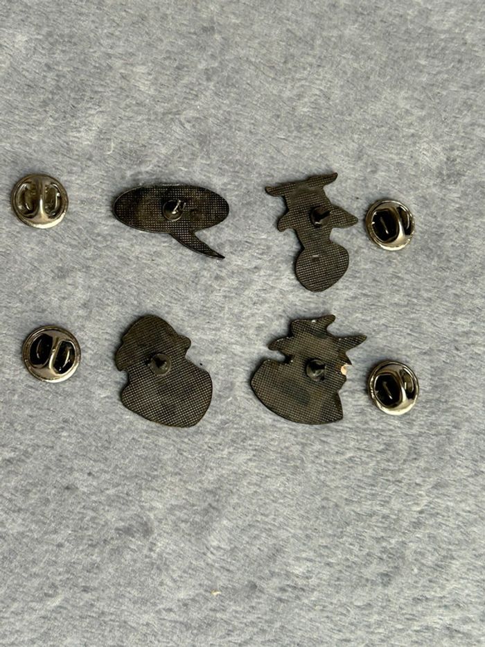 Lot de 4 ancien pin’s bébête show appelez moi dieu, Bernard tapis, jack Lang , Jacques Chirac - photo numéro 7