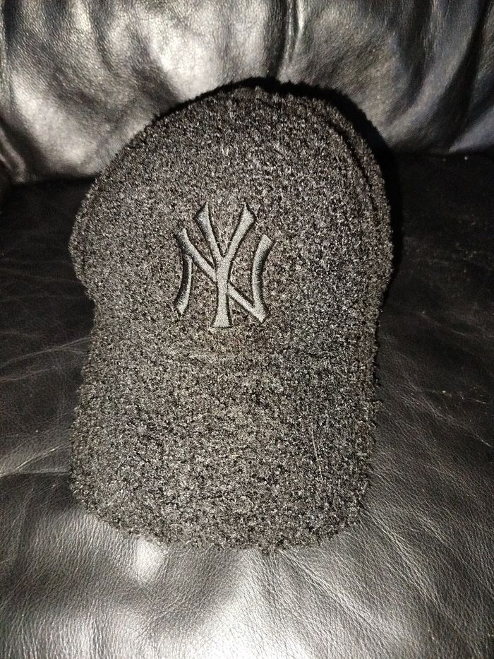 Casquette NY bouclettes