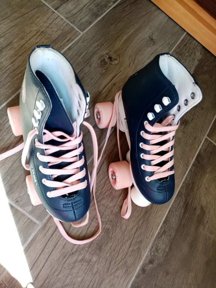 Ensemble patins à roulettes et accessoires de protection - photo numéro 2