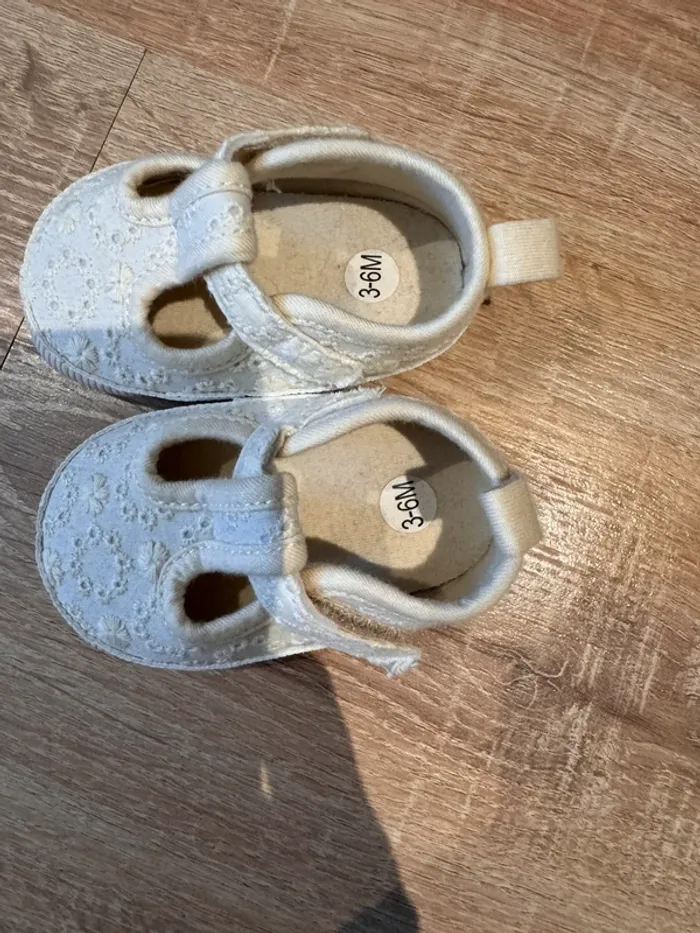 🌷Magnifique paire de chaussures en dentelle bébé🌷 - photo numéro 3