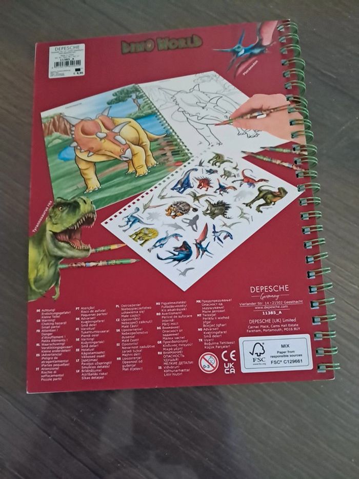 Dino livre coloriage avec autocollant neuf. - photo numéro 8
