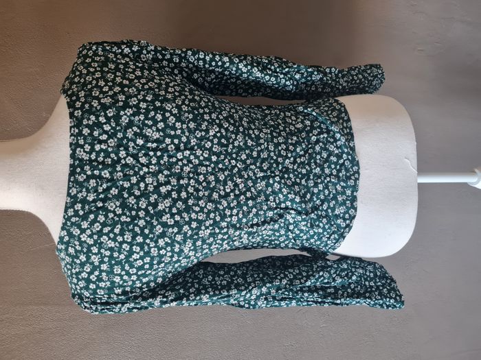 Haut manche longue vert fleurs blanches - photo numéro 4