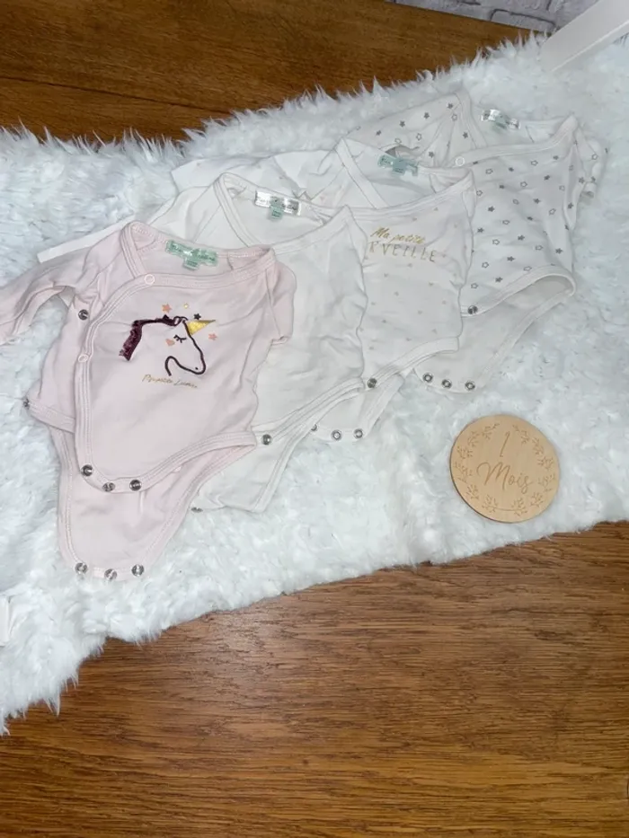 Lot de 4 bodys croisés avant
