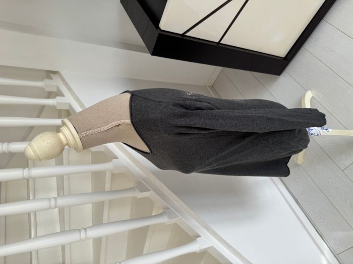 Pull Etam gris foncé avec motif papillon à l’arrière - photo numéro 3