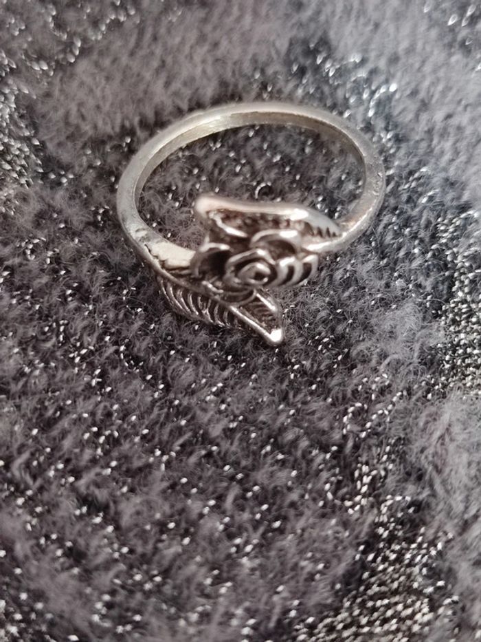 Bague argentée - rose feuille enroulée - Neuve - photo numéro 3