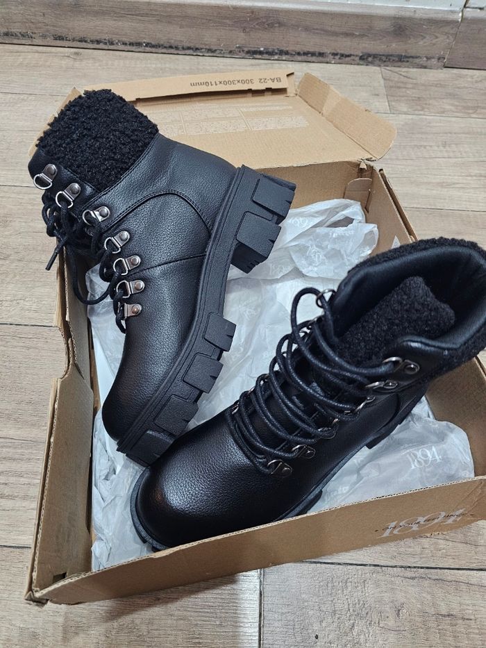 Très belles bottines femme,  noir, pointure 37, marque Bata - photo numéro 9