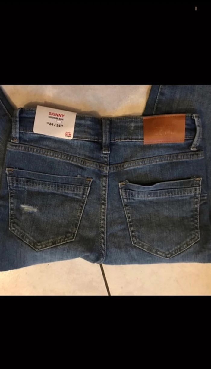 Jean skinny destroy Jennyfer taille 34 - photo numéro 4