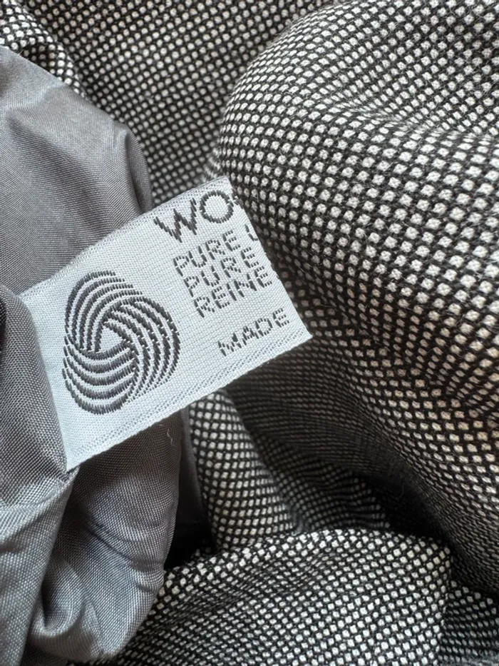 Blazer vintage Yves Saint Laurent Rive Gauche–Taille 44/46–Rare & élégante-Défauts ( trous) manche - photo numéro 4