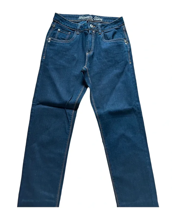 Jean bleu foncé taille 38