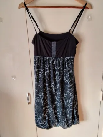 Robe a bretelle bouffante (A236)