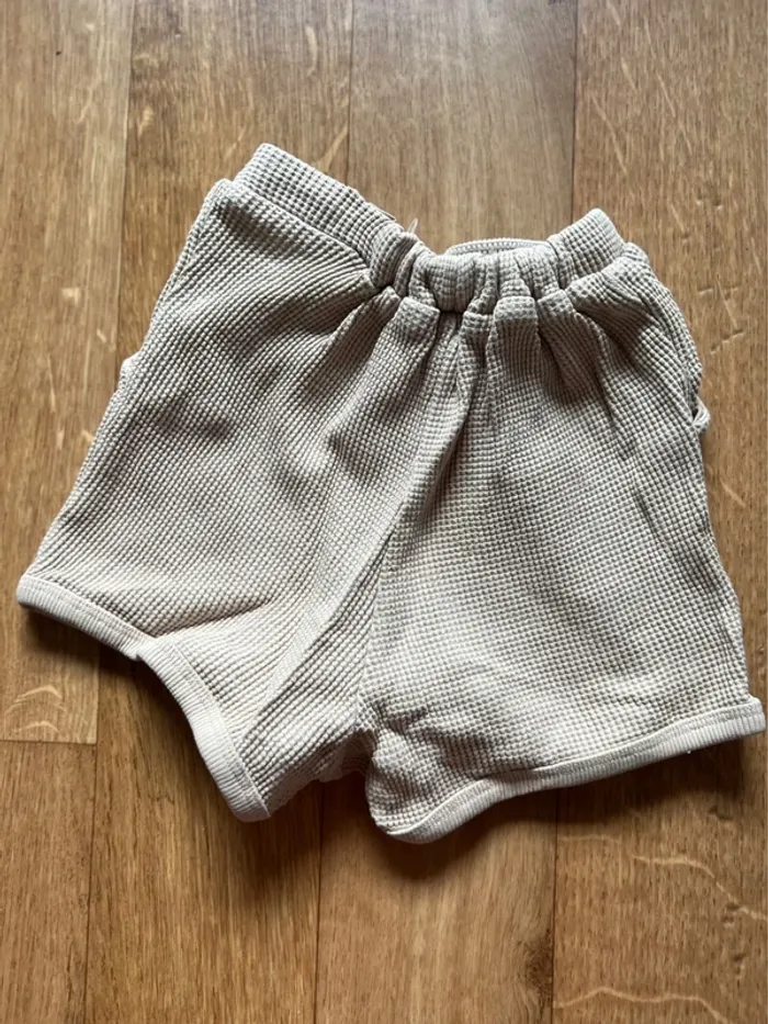 Short beige H&M 24M - photo numéro 2