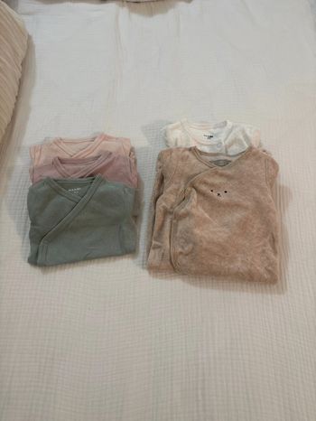 3 mois - lot pyjamas et bodies