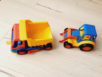 Jouets enfants Lot 2 véhicules de travaux