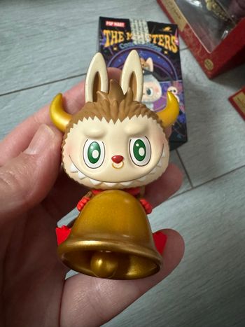 Labubu figurine pop Mart 