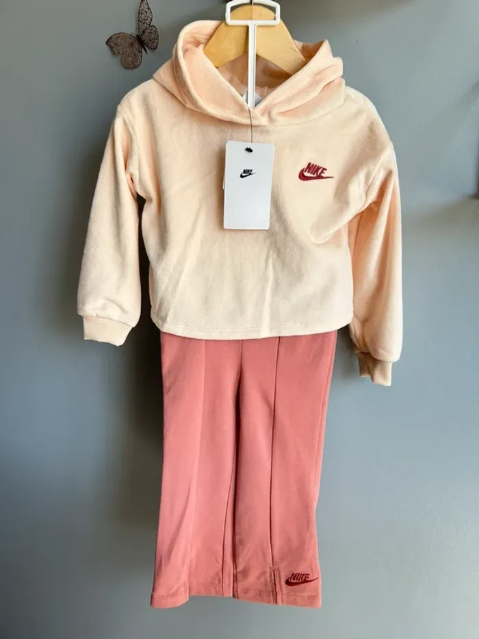 Ensemble jogging Nike fille 24 mois neuf
