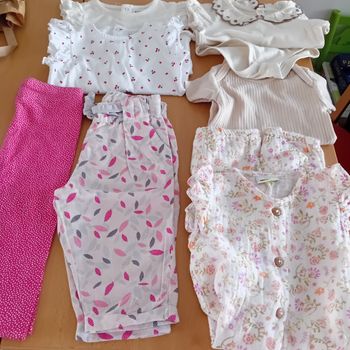 Lot vêtements  fille 12 mois