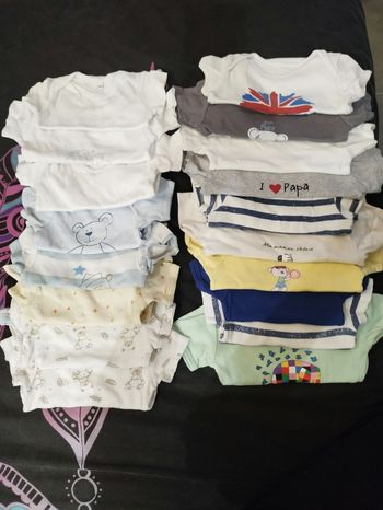 Lot 18 Bodies manches courtes bébé garçon 6 mois 